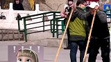 大爷创造滑板新玩法，这是滑板？