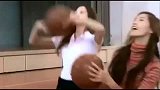 篮球-15年-少女时代林允儿玩转篮球 徐贤学生装甜美投篮-专题
