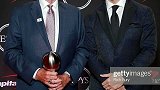 超级明星 花絮：罗门-伦斯做客ESPY颁奖典礼 为著名篮球教练颁发最佳教练奖
