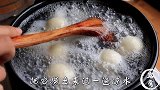 炸汤圆，好多人第1步就错了，学会这个诀窍，汤圆不散酥脆又香甜