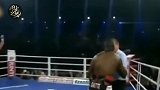 裁判竟敢阻拦打急眼的泰森！这一拳太狠了