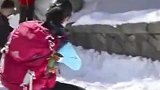 雪后的泰山变滑雪场，小哥连缆车钱都省了！