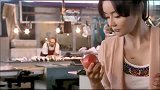 家有喜妇 倪好一个温馨的动作, 让看她不顺眼的老太太接纳了她
