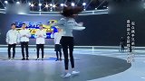 迪丽热巴羞涩出场秀民族舞，鹿晗看呆了，陈赫效仿晕头转向！