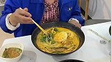 儿媳妇是远嫁，婆婆带着出去吃饭暖心的一幕
