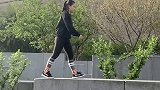 “城墙底下空气如何？”“脚感不错。”#踩空气