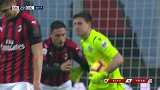 米兰带刀后卫禁区内大胆挑球过人 小禁区内单刀被扑