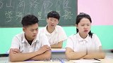 老师考同学们英语，女同学刚做完介绍就得到了满分
