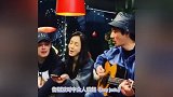众星办聚会送别高以翔，高爸弹吉暖心微笑，很乐观面对伤痛
