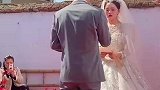 一女子不舍女儿远嫁，在婚礼现场哭成泪人