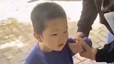 萌娃胳膊脱臼，正骨医生到现场一秒解决问题，家长的反应亮了