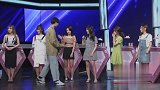 精致男孩特别爱照镜子，连行为都与众不同