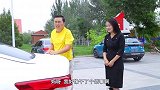 姑娘裙子拉链没拉好，没想小伙好心帮忙，这结局也是太有趣了