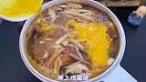 暖和和的鲜美酸辣汤，在凉凉的天气里，送给你一点温暖。