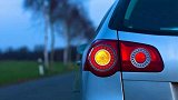 转向灯新规出台，不按规则使用转向灯，直接罚款300扣1分！