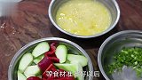 大厨教你家常丝瓜炒鸡蛋，做法简单，翠绿可口，丝瓜清淡不发黑