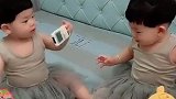 双胞胎姐妹，只要在一起故事就开始啦，用“婴语”交流的啥咱也