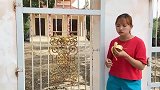 猴哥这是把三轮车当跷跷板了，吓得三妹从此以后再也不蹬三轮了！