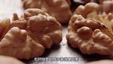 经常给宝宝吃核桃，能促进大脑增强记忆力，难怪都喜欢吃