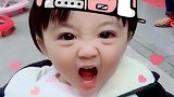 萌娃的表情，看起来特别的逗