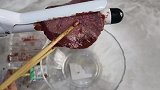 小伙新奇玩法，挑战用卷发棒烤牛排吃，能成功吗？