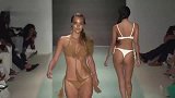 时装秀：黑人模特泳装秀，更能体现美感！