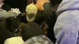 小伙凌晨购方便面和水，送给返乡学生，“想让这群孩子有一丝温暖”