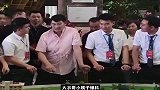 大衣哥小姨子爆料，小伟和陈亚男已确定分手，并强调不会再复合