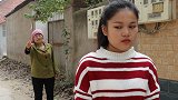 儿媳打工带30万回家，第二天就要离开，婆婆好奇跟上去感动了