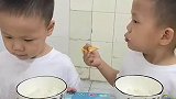 双胞胎兄弟吃饭时的搞笑对话，不吃饭不归我管