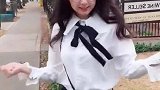 这个姑娘火了，长长的头发，笑起来好可爱，跳的舞也好美哦