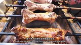 土耳其老板请客，两老外干掉整只烤全羊，烤肉皮包饭太过瘾了！