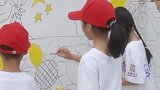 浙江一学校百名师生手绘文化墙 喜迎新中国70年