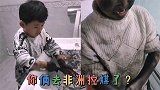 搞笑视频：这俩熊孩子，咋地你俩去非洲挖煤了？