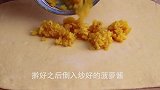 一个菠萝三个鸡蛋,原来这么好吃,又香又软还多层,孩子都爱吃