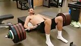 从白胖小子变型男！早年乐福健身房杠铃练腰腹力量
