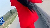 秘书女神就喜欢郊外的新鲜空气