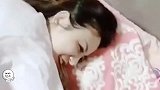 爆笑：平时连瓶盖都打不开的妹子，千斤顶这么顺手