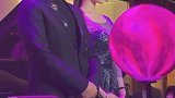 据说郎朗老婆旁边这个男的很有钱啊！