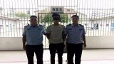 拉都拉不走！醉酒男提拖把砸派出所卷帘门后被拘十日