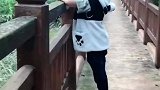 肉肉易老幺在这里干什么