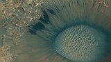 距离地球5500万公里远的，火星表面陨石撞击坑