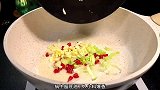 喜欢吃烧烤，可以试试这道孜然蘑菇，烧烤风味，下酒又下饭