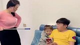 别人家的小棉袄都保暖，就大哥家的小棉袄漏风，差一步又要挨揍了