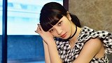 小松菜奈戏份杀青，现场感谢剧组工作人员，表情十分真诚