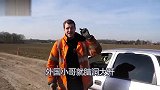 小伙给汽车自制方形轮胎，启动后，直接被颠懵了