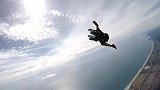太刺激了，13000英尺高空跳伞，60秒自由落体