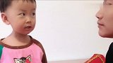 两岁萌宝尿床怕被妈妈训，一口咬定是爸爸尿的，还说爸爸太犟了