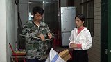 妻子爱贪小便宜，把砖头塞到废品里卖，结果收废品的找上门