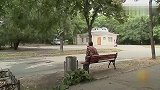 公共场所千万别吸烟，否则会被喷爽的